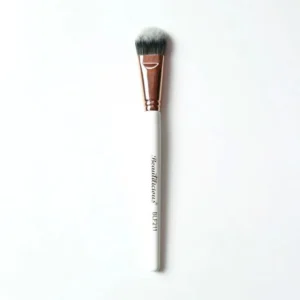 BEAUTILICIOUS PRO Tapered Foundation Brush - BLF 211